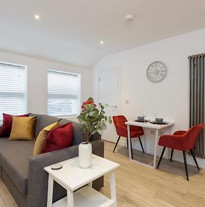 Oliverball Serviced Apartments - Percy Place - Modern 1 Bedroom Ground Floor Apartment In Portsmouth photos Exterior