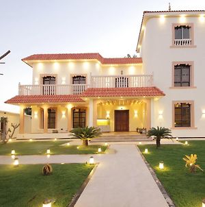 New Arabian Luxury Villa With Pool photos Exterior