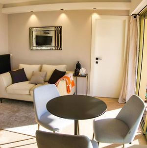 Cannes Two-Bedroom Apartment Right In The City Center photos Exterior
