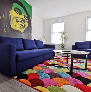 The Bob Marley 'One Love' Liverpool Apartment, Positive Vibes, Wifi Netflix photos Exterior