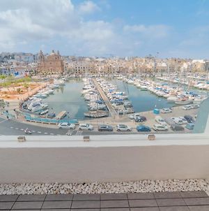 Seafront Apartment With Balcony Opposite The Harbour-Hosted By Sweetstay photos Exterior