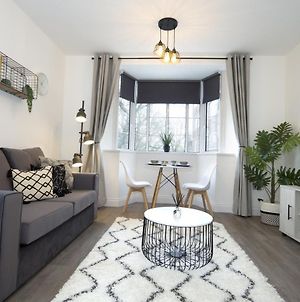 Bright Stylish Apartment With Pavilion Garden View photos Exterior