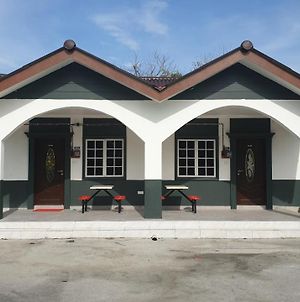 Mri Residence 4 Bedroom Bungalow With Private Pool In Sg Buloh - No Pork & No Alcohol photos Exterior