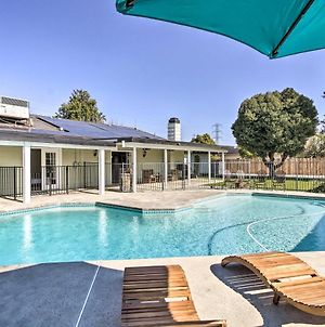 Family-Friendly Bakersfield Getaway With Pool! photos Exterior