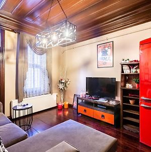 Central And Cozy Flat With Backyard Near Popular Attractions In Besiktas photos Exterior