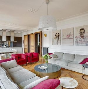 Magnificent Luxury Penthouse Apartment In A Prestigious Neighborhood Of Paris With A Eiffel Tower View From Balcony Short Walk To Palais Galliera And Avenue Montaigne Fashion Stores photos Exterior