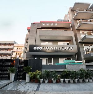 Oyo Townhouse 349 Unitech Cyber Park Gurgaon photos Exterior