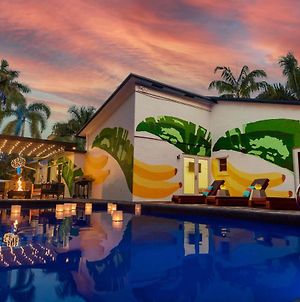 Banana Bungalow ~ Tropical Oasis, Pool, Hottub photos Exterior