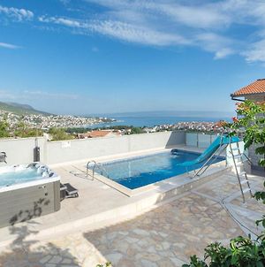 Stunning Apartment In Split With 3 Bedrooms, Jacuzzi And Wifi photos Exterior