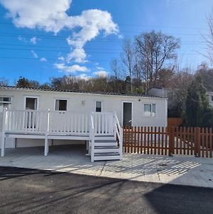 Acorn 1 And Pine 5 - A Choice Of Two Mobile Homes At Beauport Park Hastings Both 6 Berth Pine 5 Is Pet Friendly photos Exterior