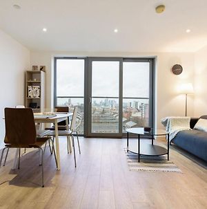 Modern 1 Bedroom Apartment Near Canary Wharf With Balcony photos Exterior
