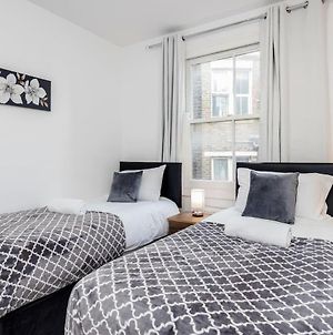 Stunning 1-Bed Apartment In London Lewisham photos Exterior