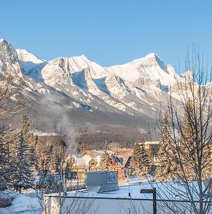Incredible Mountain View Townhouse In Dt Canmore W/ A/C & U/A Parking photos Exterior