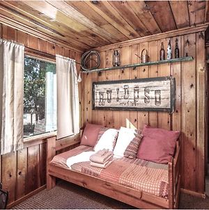 Perfect Cabin, 2 Bedrooms, Fireplace, Midtown, Sleeps 5 photos Exterior