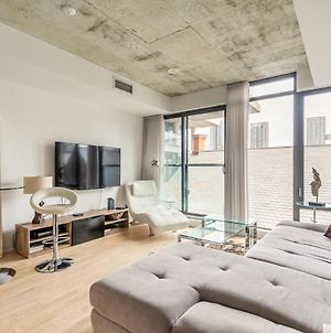 Newly Renovated - Luxury 1Br Loft With Netflix - Prime King West! photos Exterior
