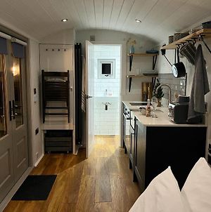 Luxury Shepherds Hut - The Sweet Pea By The Lake photos Exterior