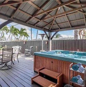 New 4 Bedroom Private Home Minutes Away From Beach With Hot Tub photos Exterior