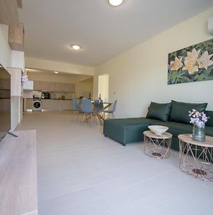 Eden Lily- Luxurious Apartment With Sea View photos Exterior