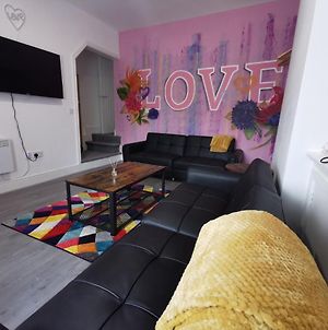 The 'Love Nest' Cozy Liverpool Apartment Sleeps 4, Free Wifi, Netflix, Cheerful Apartment photos Exterior