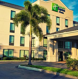 Holiday Inn Express & Suites Tampa Northwest-Oldsmar photos Exterior