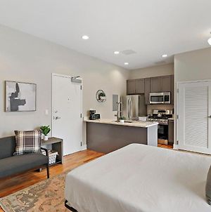 Stunning Newly Remodeled Studio Apt In Lakeview photos Exterior