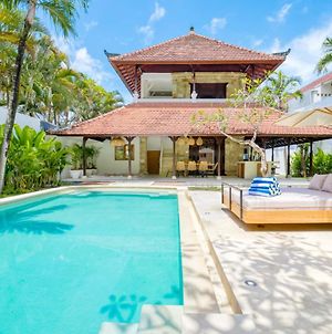 Villa Chandika - New 4 Bdr Villa With Private Pool, Walk To The Beach photos Exterior