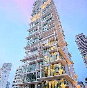 Sunrise Gurney Premium Executive City/Seafront Suite - Penang photos Exterior