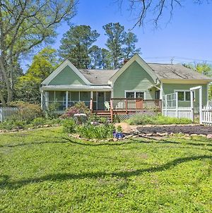 Adorable Georgia Cottage With Screened-In Porch photos Exterior