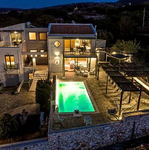 Villa Serenity - With Private Heated Pool photos Exterior