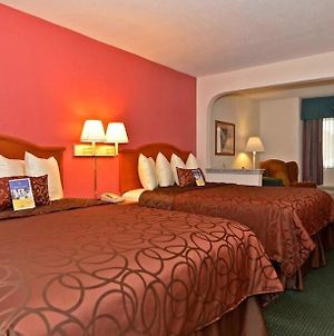Econo Lodge Inn & Suites Memphis photos Room