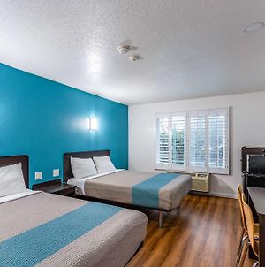 Days Inn & Suites Fountain Valley/Huntington Beach photos Exterior