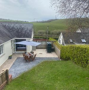 Beautiful 2 Bed Bungalow In Laugharne Situated photos Exterior