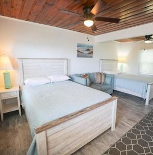 Crystal Shores Unit 3 - Irresistible Charming Beach Retreat Villa photos Exterior