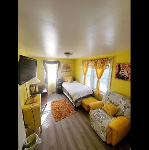 Room In Guest Room - Yellow Rm Dover- Del State, Bayhealth- Dov Base photos Exterior