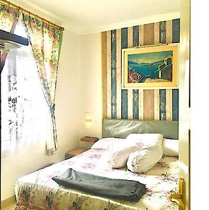 Villa Greta Puncak 2 Kamar Di Kotabunga Dengan 2 Tempat Tidur Queen 2 Single Rapi Bersih photos Exterior
