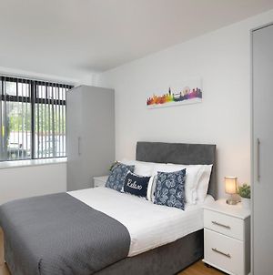 Beautiful One Bedroom Apartment Near Heathrow Airport photos Exterior