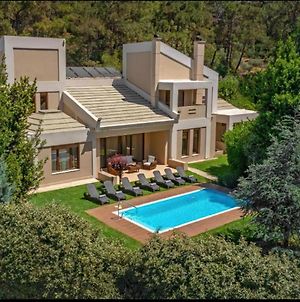 Delta Private Villa With Pool & Jacuzzi photos Exterior