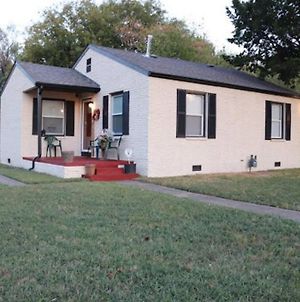 Charming 2 Bedroom Retreat Minutes From Downtown photos Exterior