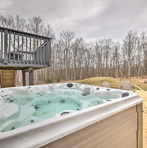 Stunning Stroudsburg Home With Private Hot Tub! photos Exterior