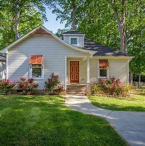 Vibrant, Newly Renovated, Capacious Family Home Nestled In Quiet Neighborhood Near Shops, Restaurants, And All That Greater Greensboro Has To Offer photos Exterior