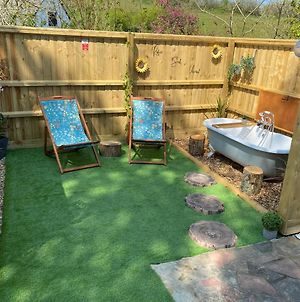 Willow Brook Lodge On The Isle Of Wight With An Outdoor Bath! photos Exterior