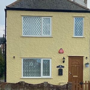 Cosy Cottage Great Bentley Near Station And Shops photos Exterior