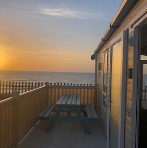 Leo Caravan Hire Golden Sands Luxury Sea Front Lodge photos Exterior