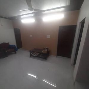 Very Peaceful 2Bhk With Food Joints And Market photos Exterior