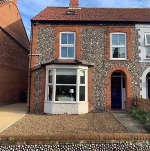 Luxury 5 Bed Cottage Next To The Sea In Sheringham - Dog Friendly! photos Exterior