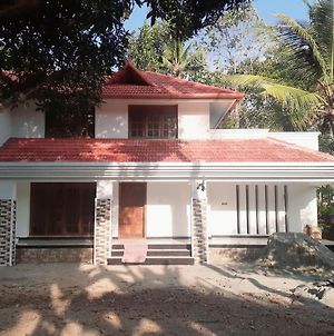 Holiday Homes Puthupally photos Exterior