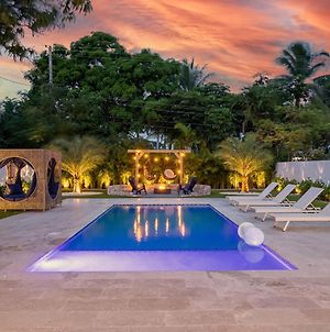 Stunning & Tropical Villa, Heated Pool, Huge Fire Pit, Terrace-Ping Pong photos Exterior
