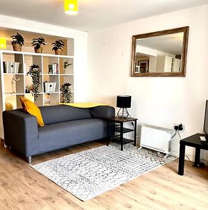 Lovely 1 Bed Studio Apartment Close To The City photos Exterior
