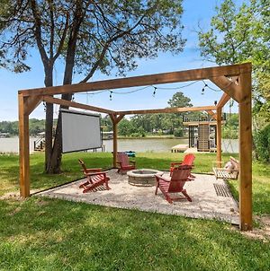 The Benjamin I - 2022 Built Luxury Retreat With Backyard Paradise With Hot Tub Outdoor Movie Screen Dock & Boat Rental photos Exterior
