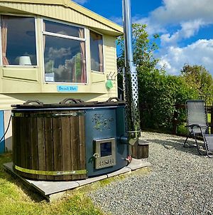 The Beach Hut, Sleeps Up To 4 Guests And Has A Private Hot Tub, Firepit, Bbq And Is Located In A Peaceful Setting With Alpacas And Gorgeous Countryside Views On Anglesey, North Wales photos Exterior